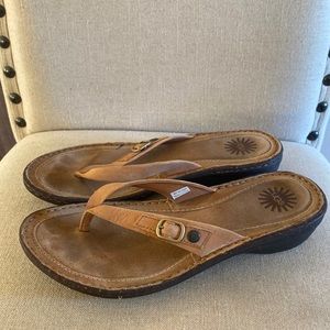 UGG Leather Slip On Thong Sandals Flip Flops Tan Size 8